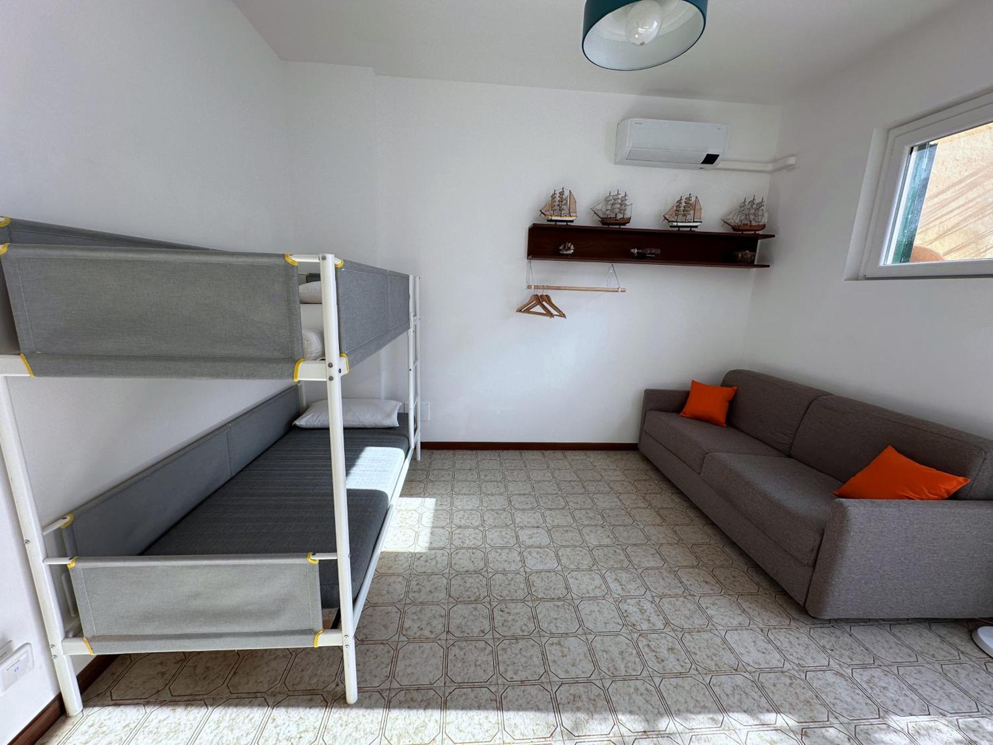 Terrace & Parking - Holiday Home Near Fegina Beach Монтероссо-аль-Маре Экстерьер фото