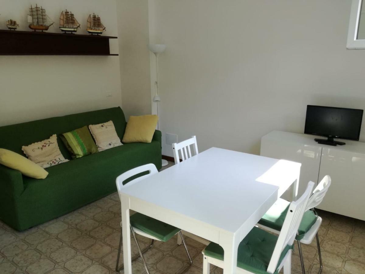 Terrace & Parking - Holiday Home Near Fegina Beach Монтероссо-аль-Маре Экстерьер фото